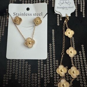 Gold Flower Jewelry Set